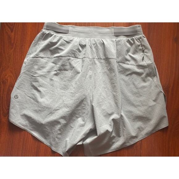 Lululemon Men's Small 6 inch Fast and Free Lined Shorts Light Gray - Picture 2 of 6